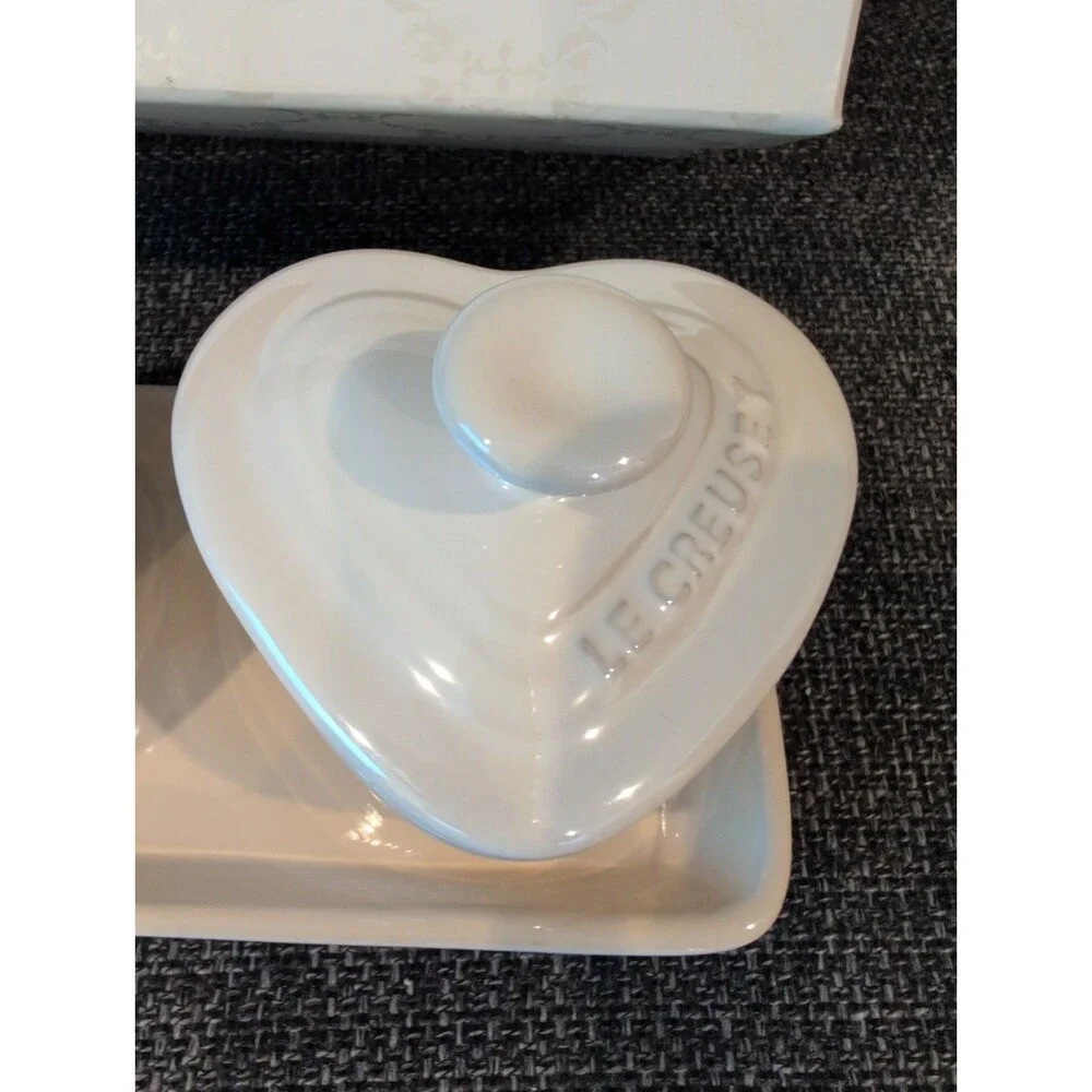 Le Creuset Petite Ramekin Heart Set Of 2. Pearlized White D'Amour 910223-00